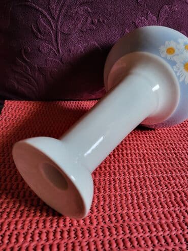 svecnjak za slavu: Svecnjak nov porcelanski. Visina. 19cm. Stopa. 11cm. Gornji — 6