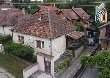 sobe za izdavanje leskovac: NA PRODAJU! Useljive dve kuće na korak od centra Uba! Ukupna — 4