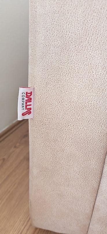 mala sofa na razvlacenje: Na prodaju Dvosed (kupljen u Dallas namestaju) u odlicnom stanju — 6