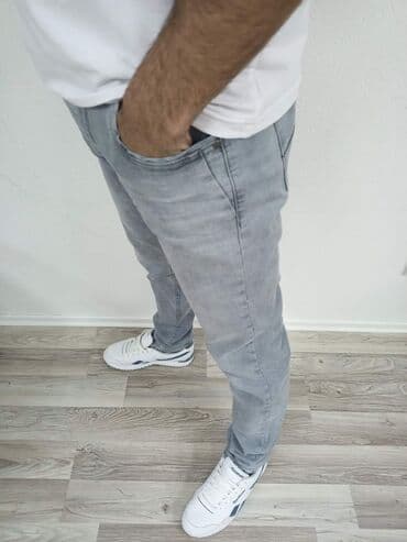 brojevi farmerki: Cena 2990 dinara
Brojevi 31 32 33 34 36 38 40 — 2