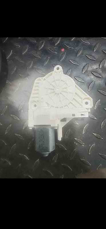 AUDI Q3 MOTOR PODIZACA STAKLA 8K0959811A | Audi a1  a3 a4 a5 a6 a7