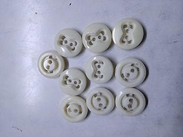 ayahuasca beograd: Dugmad plasticna 10 kom.precnik oko 1,8 cm — 1