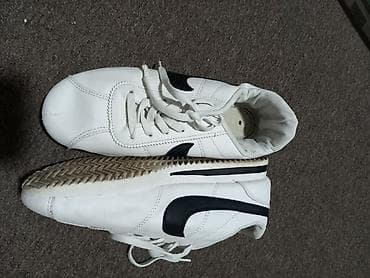 beli dvorac na naduvavanje: Nike patike – belo/crne - Model: klasični niskoprofilni — 1