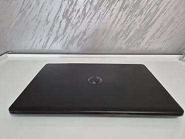 staklo: ,HP laptop sa ekranom većeg formata, u crnoj boji, pogodan za — 4