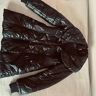 kompleti za punije dame: Ženska zimska jakna, crna, sjajnog finiša. Topla, prošivena — 1