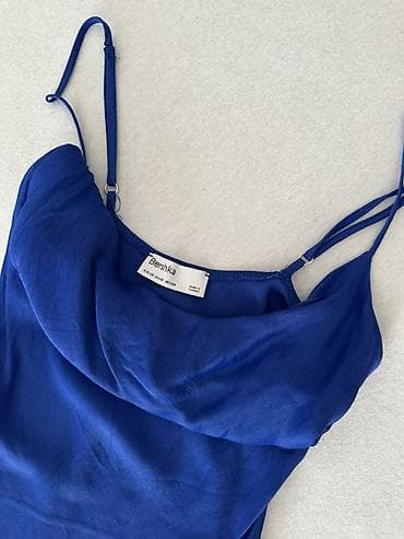 masherie haljine: Saten haljina na bretele – Bershka - Boja: intenzivno kraljevsko — 3