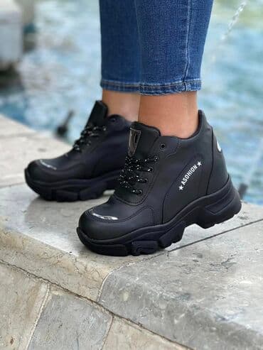 leon drvene klompe cena: Cena 4800din
Br 36-40 — 3