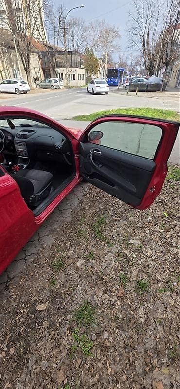 profi auto dijagnostika: Auto je 2006 godiste. Prešla je 258000. Nije registrovana. Troje — 2