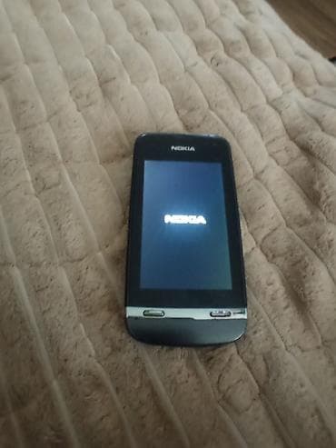 midnight boja: Nokia touchscreen telefon sa fizičkim tasterima za poziv i prekid — 3