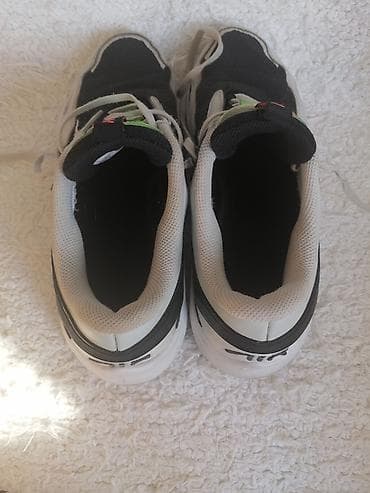 cipele niska stikla: NIKE AIR MAX patike br 39, dužina unutrašnjeg gazišta 24,5 cm. Slanje — 10