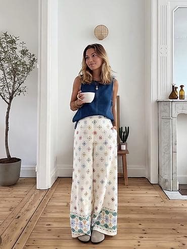 Pantalone: Ženske letnje pantalone sa etno printom
2100
Din
S M L — 6