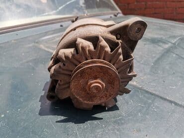 dizalica za auto na vazduh: Alternator Lada 21214i Niva br.3. Polovan, očuvan. Skinut sa — 2