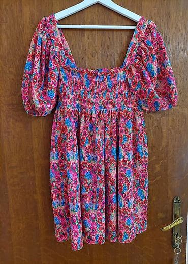 sorc m: Floral mini haljina sa puf rukavima - Print: gust cvetni dezen u — 4