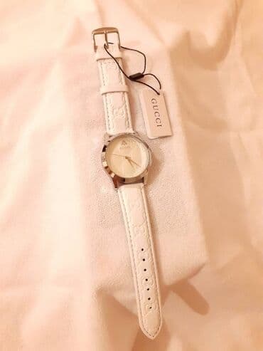 mona bele torbice: Classic watch, Gucci, Female — 3