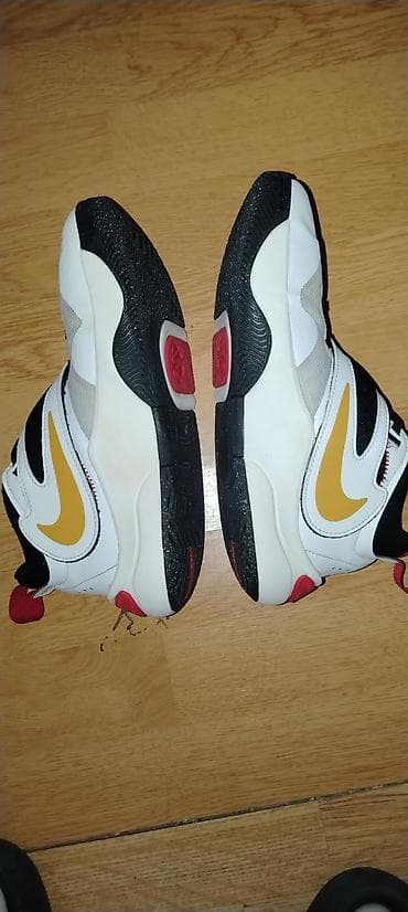 pollini obuća: Nike košarkaške patike za decu - Model: Nike Team Hustle D 10 (boje — 4