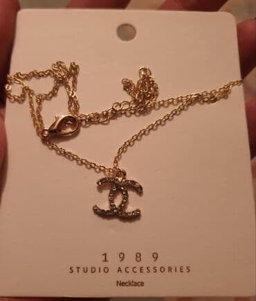 guess nakit akcija: Chanel logo cc zlatan privezak sa cirkonima i lančić zlatne boje - kao — 4
