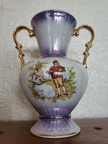 kalendar za 1970 godinu: Vaza nova Jugoporcelan iz 70ih godina. Titov Veles. Retka vaza sa — 4