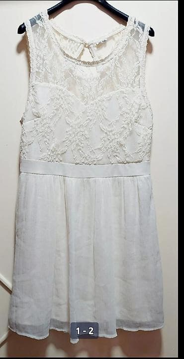 Bela elegantna haljina bez rukava sa čipkom i otvorom na leđima. - na lalafo.rs Bela elegantna haljina bez rukava sa čipkom i otvorom na leđima. -