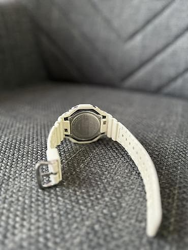 lancici uz vrat: Casio G-Shock analogno‑digitalni sat (bela/ivory) - Serija: G‑SHOCK — 5