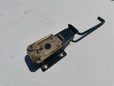 motor brisaca zastava 101: Drzac prednje haube sa drzacem boce brisaca Lada 21213,21214 Niva — 3