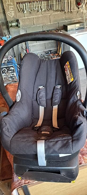 paar obuca sandale: Auto-sedište/ljuljka za bebe Maxi-Cosi sa Isofix bazom - Model — 1