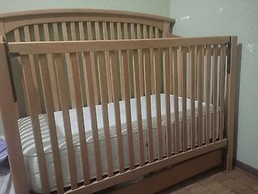 Prodajem kvalitetan drveni krevetac u odličnom stanju. Napravljen je — 5