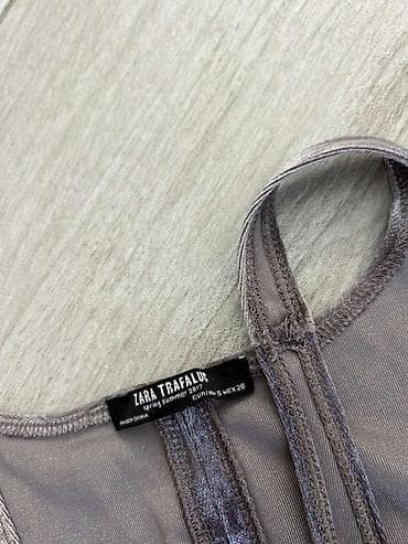 north face rukavice: Zara Trafaluc haljina veličina EUR/USA S (MEX 26). - Kroj: uska, midi — 2