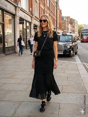 Personal Items: Suknje
Cena 2200
Vel.uni
V17 — 2