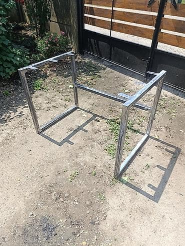 Metalni ram/stalak za sto – industrijski dizajn - Materijal: čelični