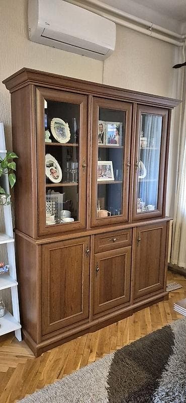 stilski nameštaj prodaja: Dvodelna vitrina iz KENT kolekcije u fantasticnom stanju Frontovi — 2