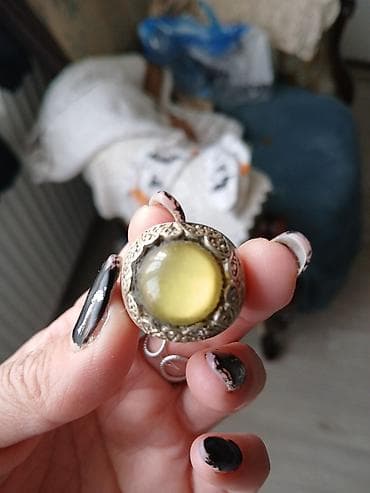 drvena kutija za satove: Prsten sa velikim okruglim žutim kamenom - Impozantan centralni — 2