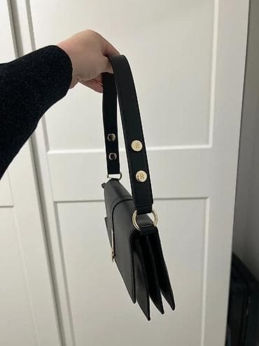 mali rančevi: Elegantna crna mini Tommy Hillfiger torba - Materijal: koza - Boja — 4