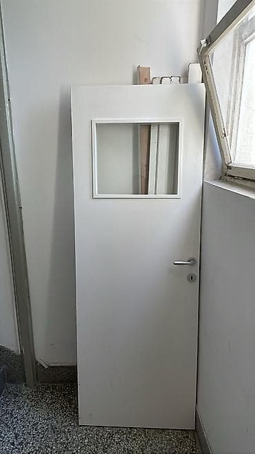 igraonica na naduvavanje: Unutrašnja vrata sa staklenim prozorom . Iz ordinacije. Dimenzije — 1