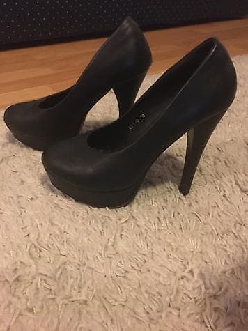 cipele 20: Crne cipele, nosene par puta u dobrom stanju, br.38 duzina gazista — 2