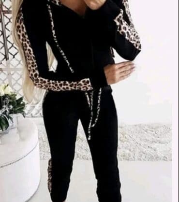 hummel komplet trenerke: Komplet trenerka : 2.700 dinara — 2