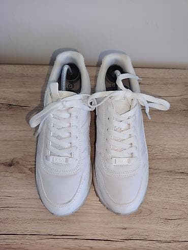 Fila patike – bele, klasičan lifestyle/running stil Ug 25,5cm -