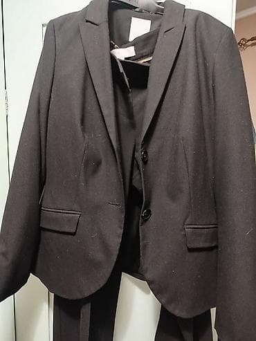 Overalls: Ženski poslovni komplet – sako i pantalone, crne boje. - Kroj — 4