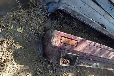 Karoserija: BRANIK STARA 1 ZA SEAT IBIZA | seat ibica crveni branik stara 1 — 2