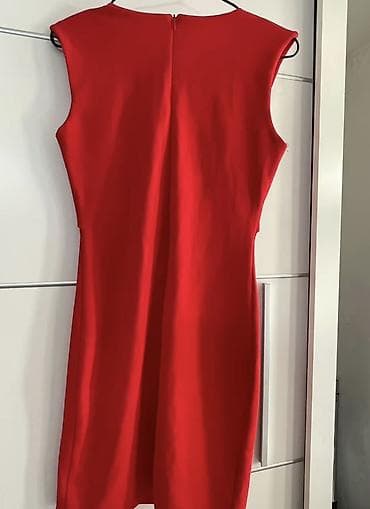 dodaci za snowboard: Elegantna crvena haljina bez rukava, koktel/večernji stil. Prednji deo — 2