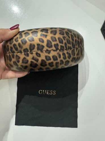 duks sa naocarima: Guess — 2