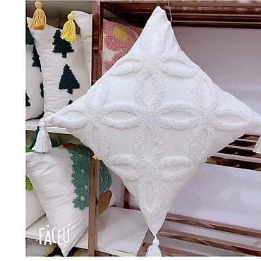sivenje jastucnica po meri: Ukrasne jastucnice
Dimenzije 45x45cm
Cena po komadu 1250din — 7