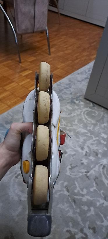 Prodajem dečije rolere u dobrom stanju. Roleri su podesive veličine — 6