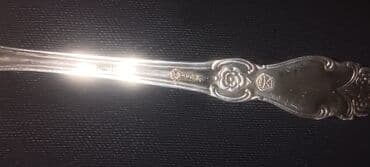 skakavac nož: Set starinskih escajga – kašike i noževi sa reljefnim floralnim — 1