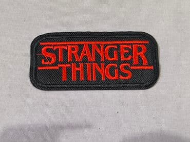 nemacki za 5 razred data status: Crna pravougaona prišivač patch sa izvezenim logotipom „Stranger — 2
