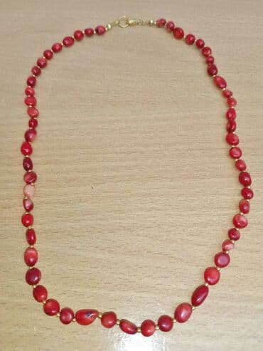 Donji delovi trenerke: Ogrlica od Korala 2 Ogrlica od Korala Ukupna dužina-obim 51,5 cm — 3