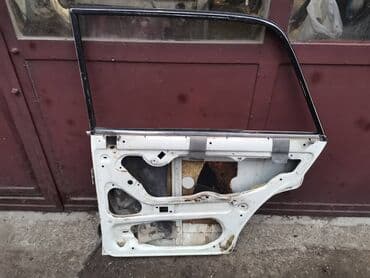 desno krilo golf 4: Vrata zadnja desna Lada 2105,2107 Riva u beloj boji broj 3. Vrata su — 6