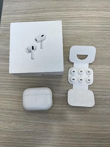 Apple AirPods Pro (2. generacija) sa MagSafe kućištem za punjenje –