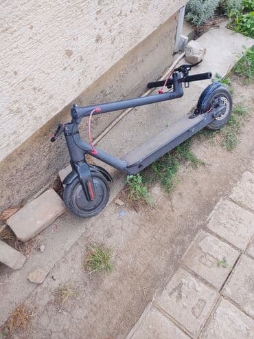 Električni trotinet – gradski model sa pneumaticima i disk kočnicom na lalafo.rs Električni trotinet – gradski model sa pneumaticima i disk kočnicom