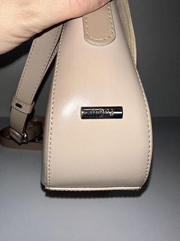 m torbe: Mona torba u bež/nude nijansi. - Materijal: glatka koža sa blagim — 3