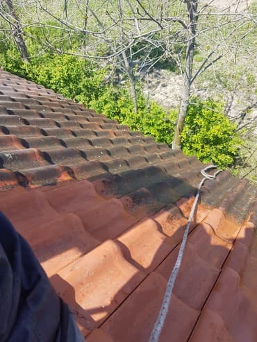 demontaža i montaža pvc stolarije: Pranje i farbanje krova — 3